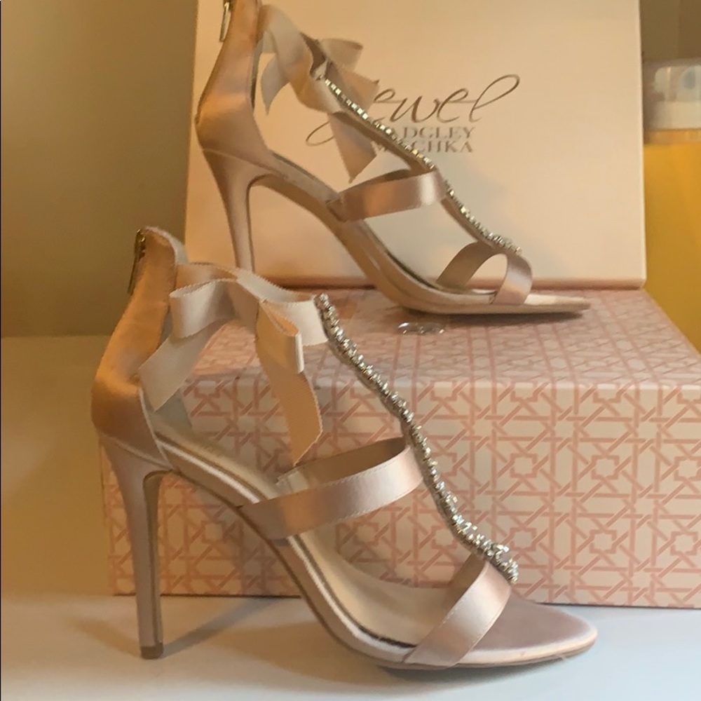 Badgley Mischka rose gold satin with jewel front. - Picture 4 of 8